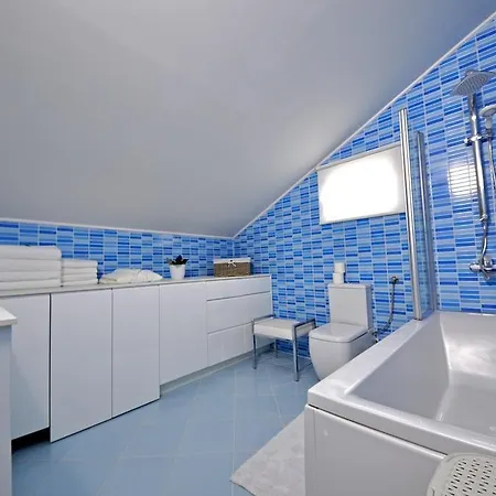 Lira Apartment *
