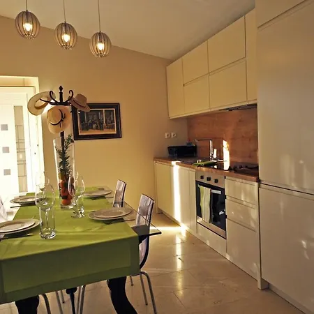 Apartment Lira *