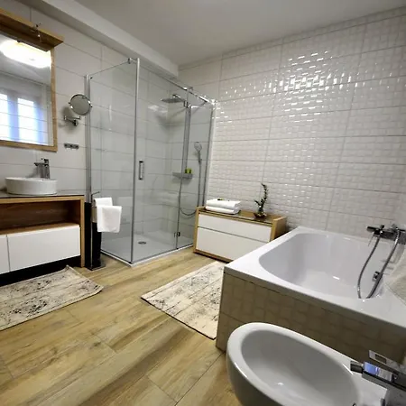 Apartment Lira