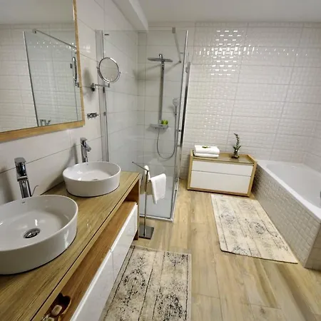 Lira Apartment